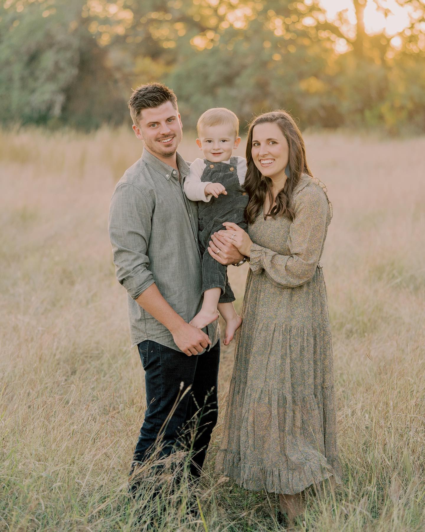 The cutest little fam featuring the most popular dress from the client closet last year for fall minis. I even wore it for our photos 🫣
.
.
Can’t wait to see what will take home the most worn prize this year.
.
What color combos are you planning for your family’s fall photos this year?
.
.
.
.
.#dallasnewbornphotographer
#richardsonnewbornphotographer
#lakewoodnewbornphotographer
#rockwallfamilyphotographer
#planofamilyphotographer
#lakehighlandsnewbornphotographer
#cedarhillnewbornphotographer
#farmersbranchnewbornphotographer
#dfwnewbornphotographer #planofamilyphotographer
#richardsonfamilyphotographer
#rockwallfamilyphotographer
#dallasfamilyphotographer #thefountcollective
#100layercakelet #lemonadeandlenses
#themotherhoodanthology #fortworthphotographer
#heartfulphotogs #richardsonfamilyphotographer #arlingtonfamilyphotographer